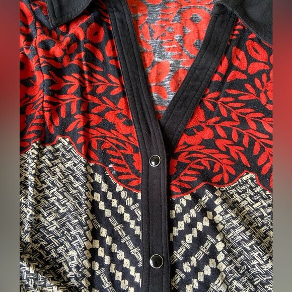 Soft Surroundings Women’s Button Down Patterned Red Black Collared Top, Large - Picture 9 of 10